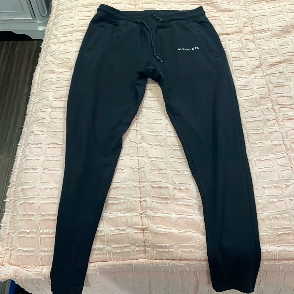 Alphalete size M men’s joggers. Black